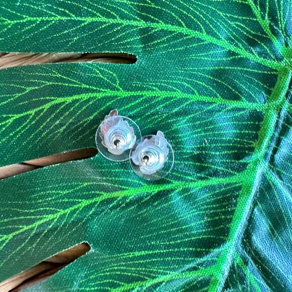 BOGO FREE SULVER LEAF STUD EARRINGS - Picture 4 of 7